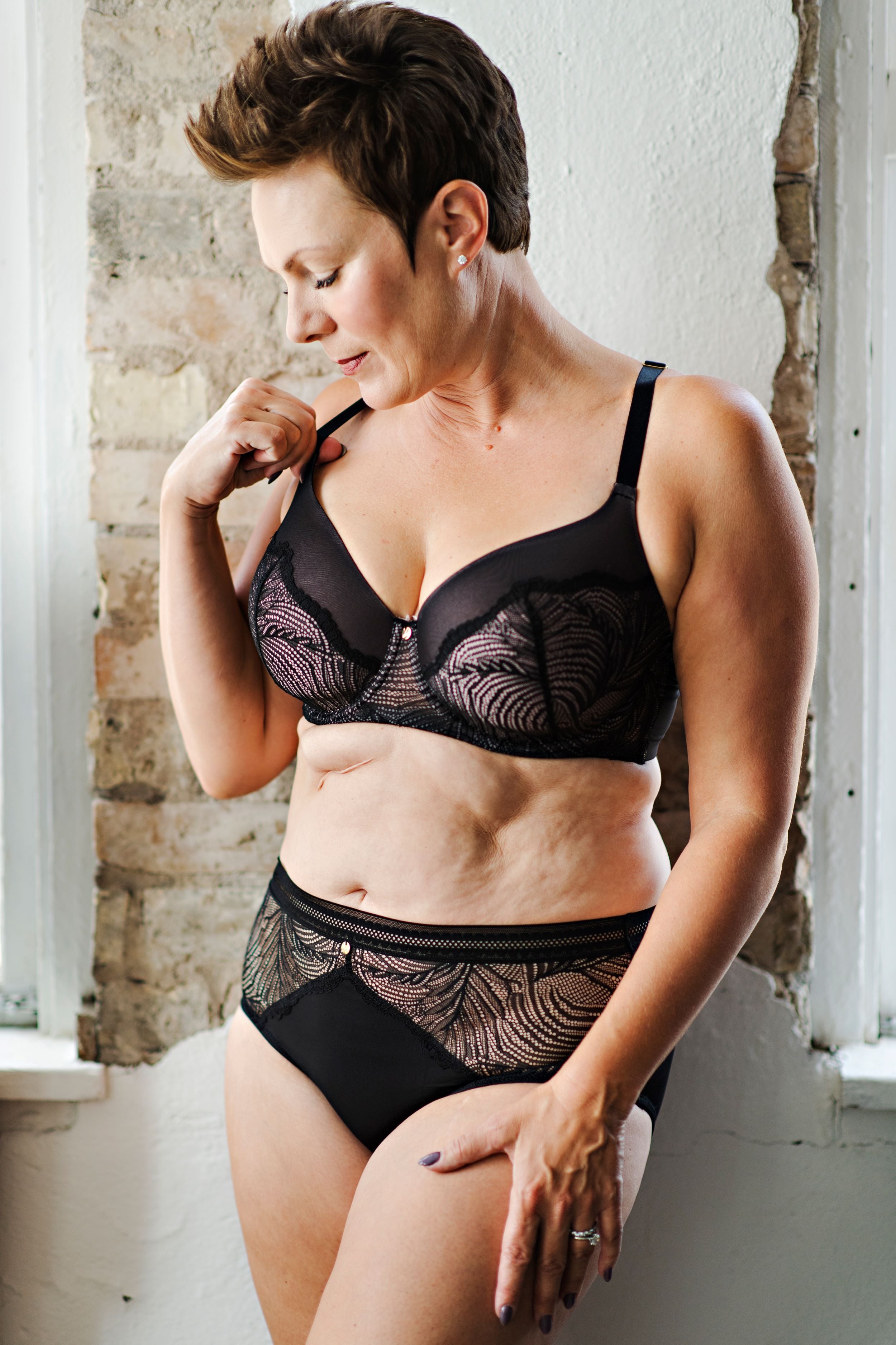 Date Night Ivy Lace Bra in Black with Mauve